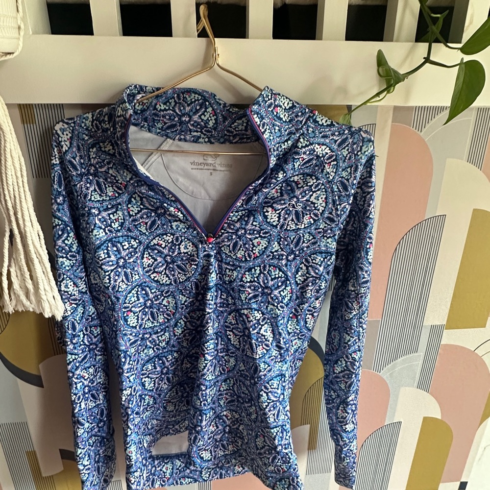 Vineyard Vines Blue and White Patterned Pullover